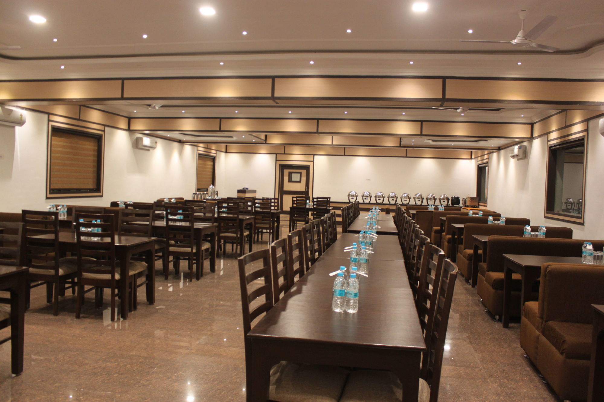 Niranjana Hotel Bodhgaya Restoran gambar